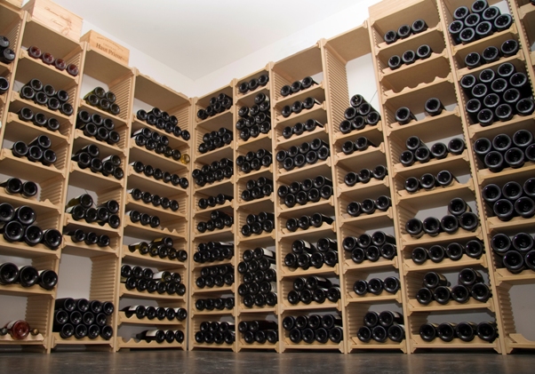 concept houten Aannames, aannames. Raad eens Wintower - Houten wijnrekken | PICLA